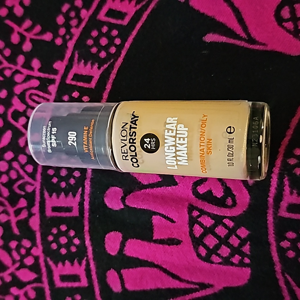 Revlon Colorstay 24-hour longewear